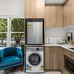 Cozy, Morden And Independent Studio In City With Private Kitchen & Bathroom