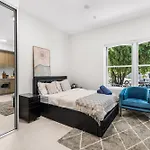 Cozy, Morden And Independent Studio In City With Private Kitchen & Bathroom