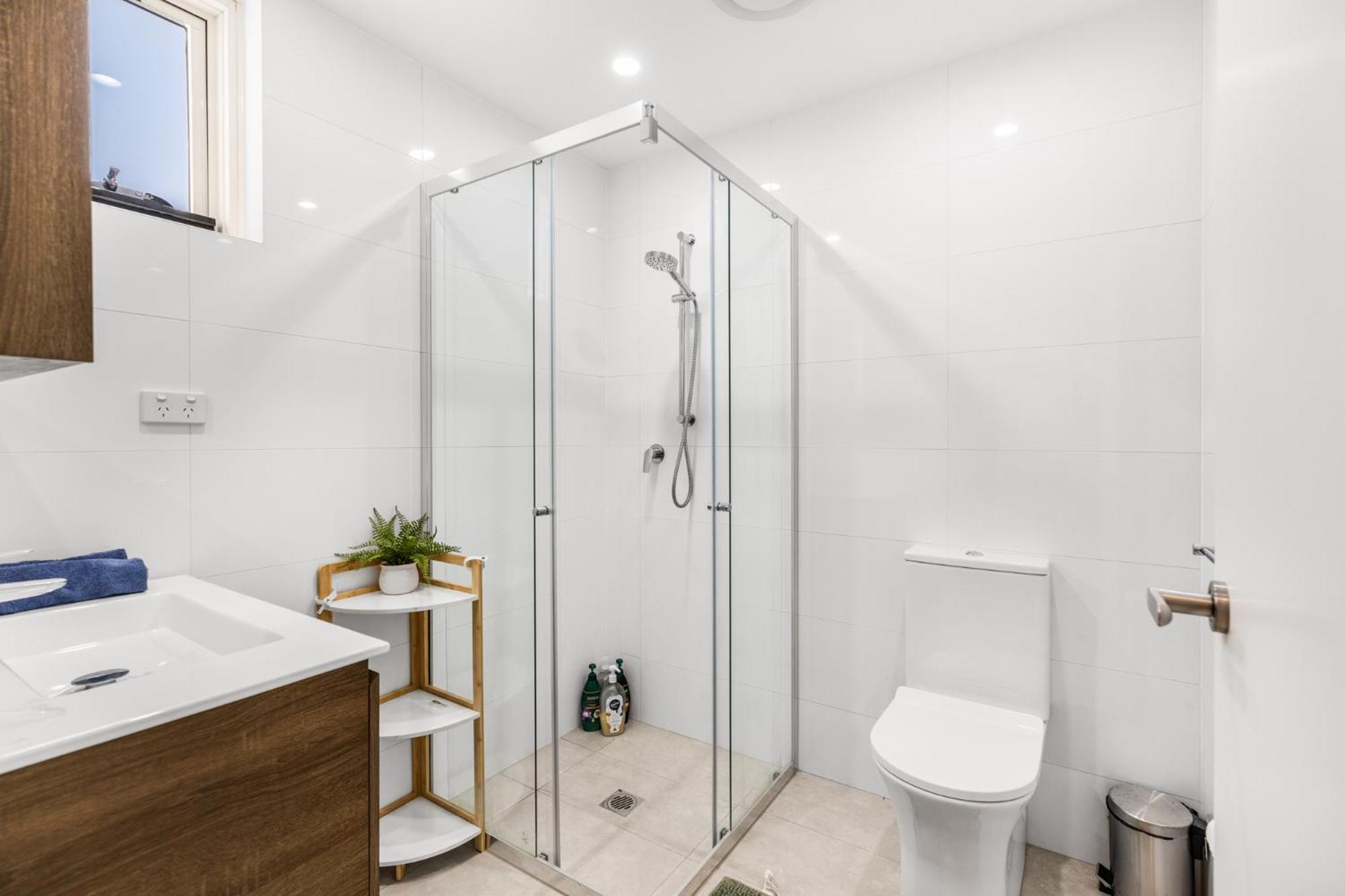Cozy, Morden And Independent In With Private Kitchen & Bathroom Apartment *