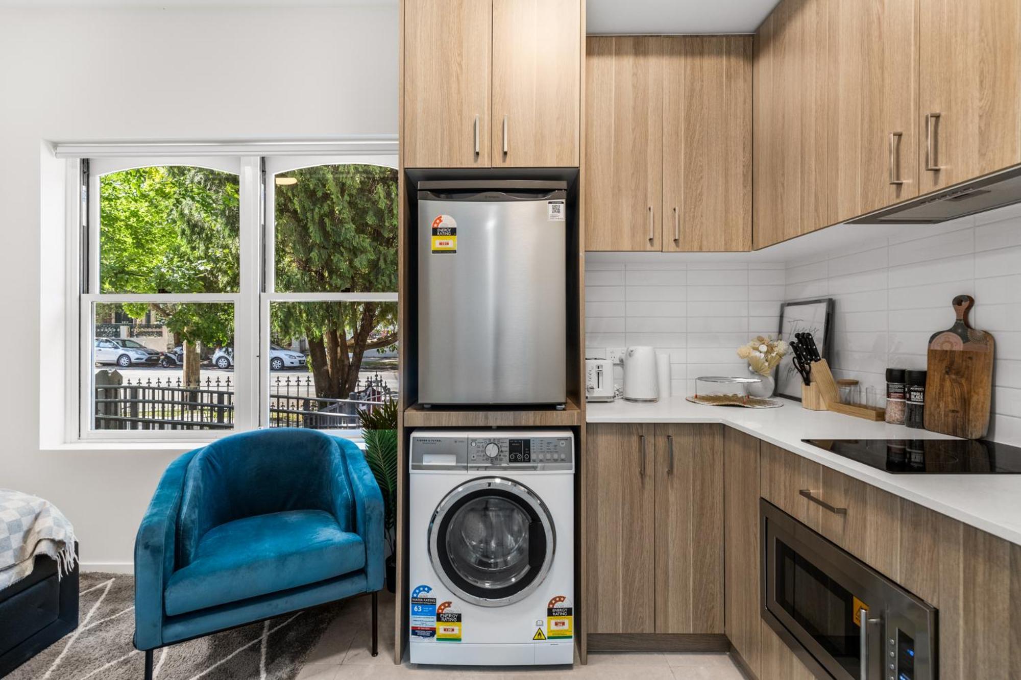 Cozy, Morden And Independent In With Private Kitchen & Bathroom