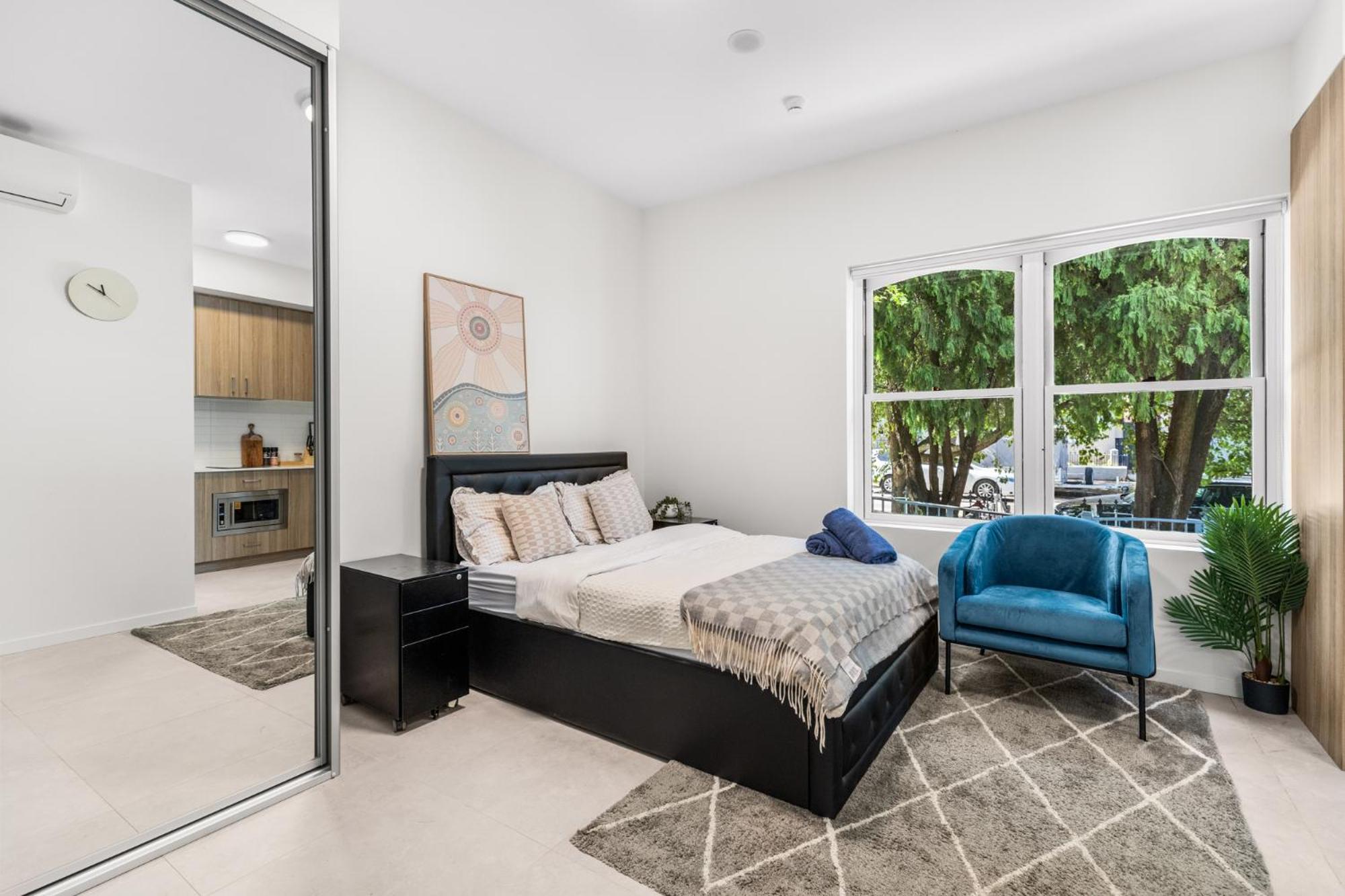 Apartment Cozy, Morden And Independent In With Private Kitchen & Bathroom Sydney